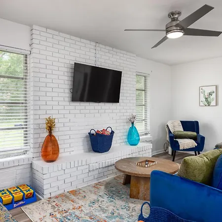 Vibrant 4Bd With Games & Backyard - 5 Mins To Uf Villa